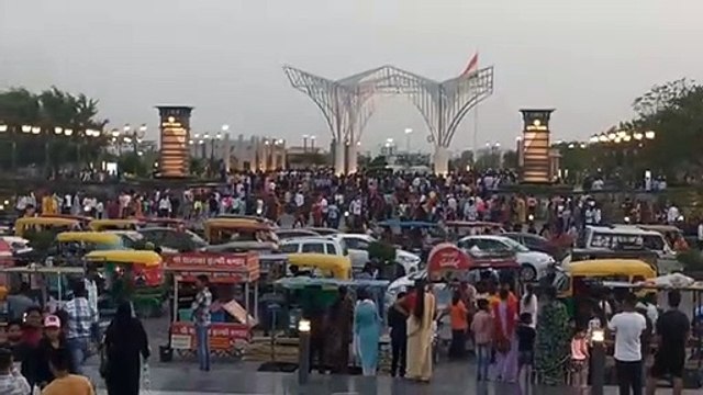 हाॅट हुआ डे​स्टिनेशन... संडे की शाम सिटी पार्क में उमड़ा सैलाब