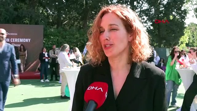 ÉTUDIANTS FORMÉS DANS LE CURRICULUM D'ISTANBUL-TURC ET DU CANADA DIPLÔMÉS AVEC UN DOUBLE DIPLÔME