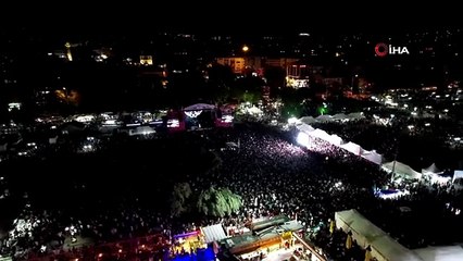 Melek Mosso sahnede özür diledi: 'Helalleşmek istiyorum'