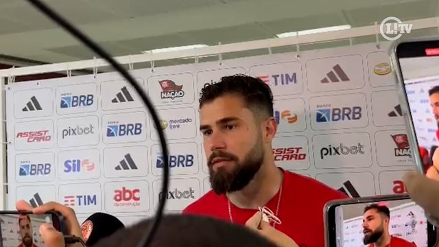 Matheus Cunha exalta bom momento do Flamengo e critica gramado do Maracanã: ‘Atrapalha muito’