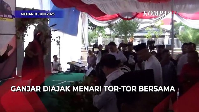 Potret Ganjar Pranowo Ikut Menari Tor-tor Bareng Santri di Medan