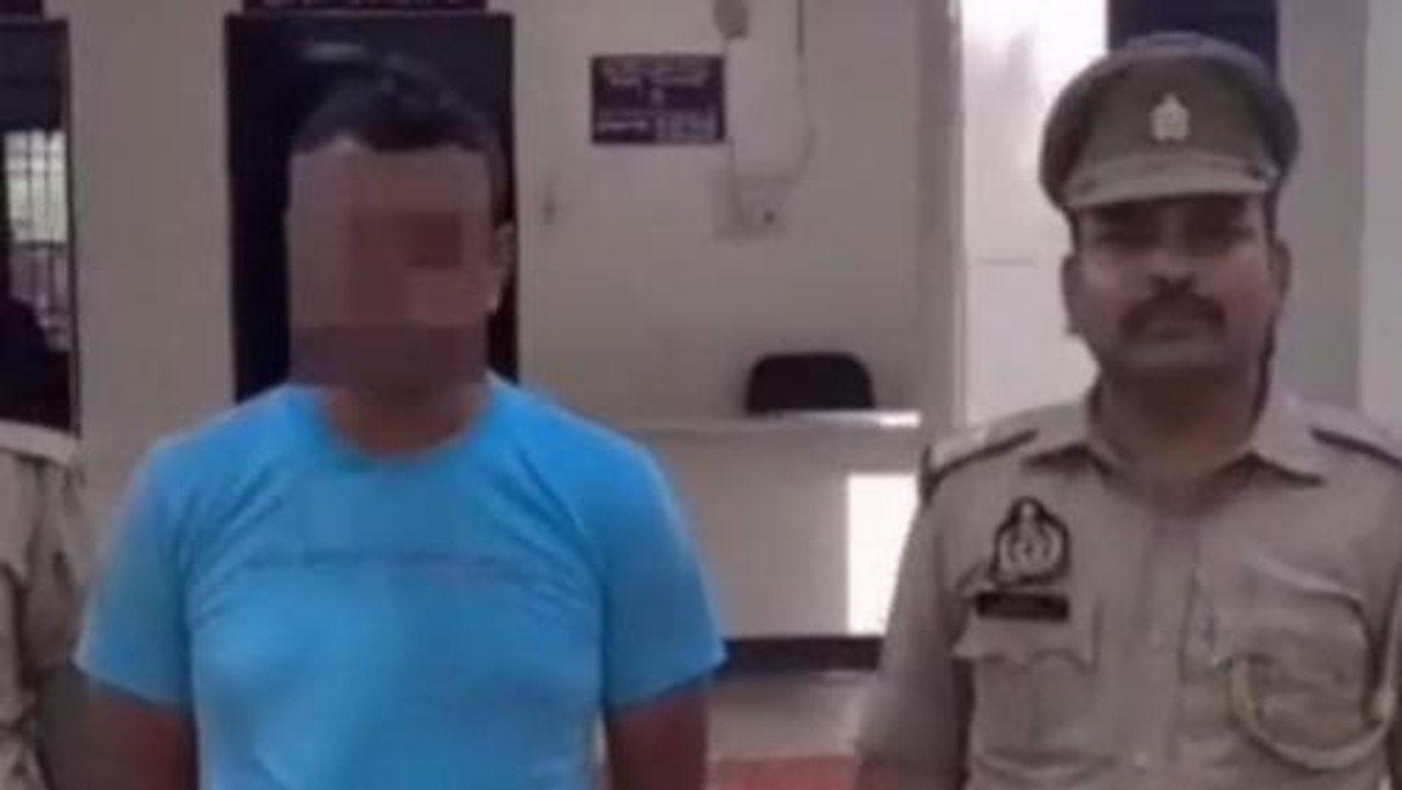 गौतमबुद्ध नगर: पुलिस की वर्दी पहन गांठता था "रौब", करता था अवैध वसूली..चढ़ गया असली पुलिस के हत्थे