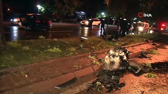 Kayseri'de ağaca çarpan otomobilin motoru karşı şeride uçtu: 2 ağır yaralı