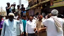 मेेहंदीपुर बालाजी में धर्मशाला के मैनेजर की संदिग्ध परिस्थितियों में मौत, ग्रामीणों ने शव रखकर किया प्रदर्शन