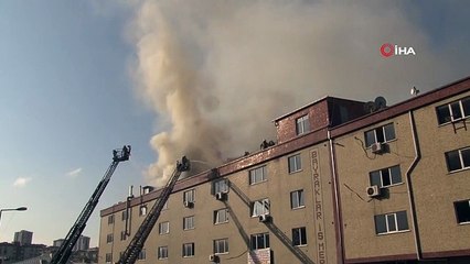 Bağcılar'da 5 Katlı İş Merkezinde Çıkan Yangın Paniğe Neden Oldu