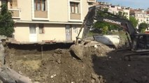 İstanbul'da temel kazımında zarar gören bina boşaltıldı