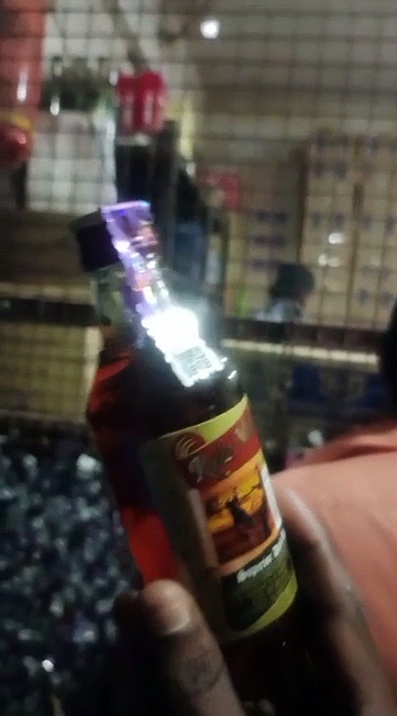 மது பாட்டிலில் பூரான்! அமைச்சர் பதில் அளிக்காவிட்டால்  நீதிமன்றம் நாட இருப்பதாக மது பிரியர் எச்சரிக்கை!