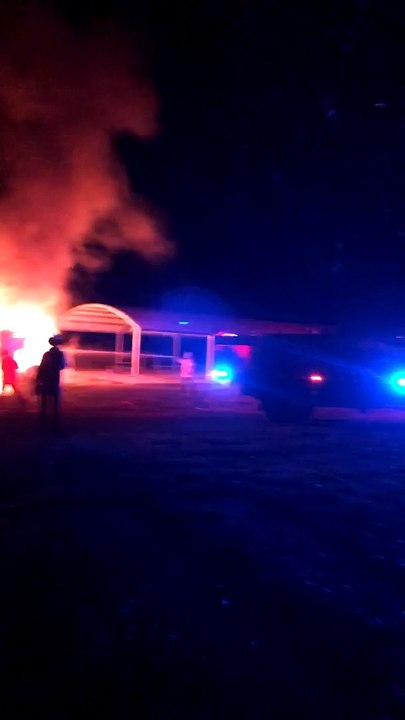 Wantabadgery caravan explosion - video Dailymotion
