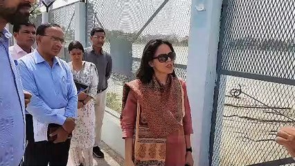 खराब टूटी-फूटी सड़के देख भड़की कमिश्नर डॉ  जैकब फोन पर लगाई अधिकारी को फटकार