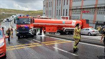 İkitelli'deki yangına müdahaleye gelen su tankeri otomobile çarptı