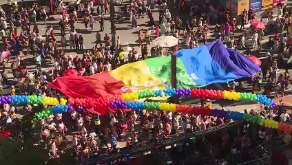 Brésil: des milliers de participants à la parade des fiertés de Sao Paulo