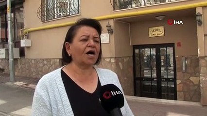 Kiracı olduğu evden eşyalarıyla birlikte sokağa atıldı