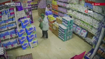 Girdiği markette bale yapan kadının dansı kamerada