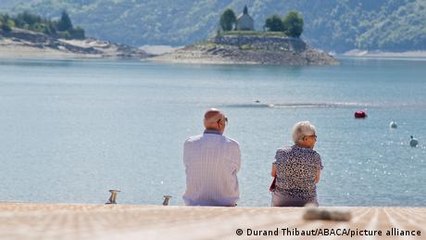 The French say 'non' to working longer