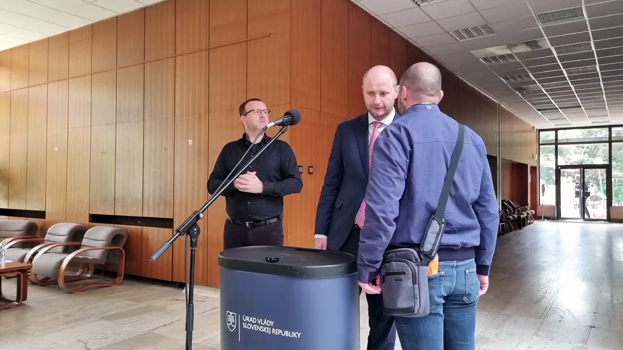 ZÁZNAM: Brífing ministra investícií, regionálneho rozvoja a informatizácie SR P. Balíka