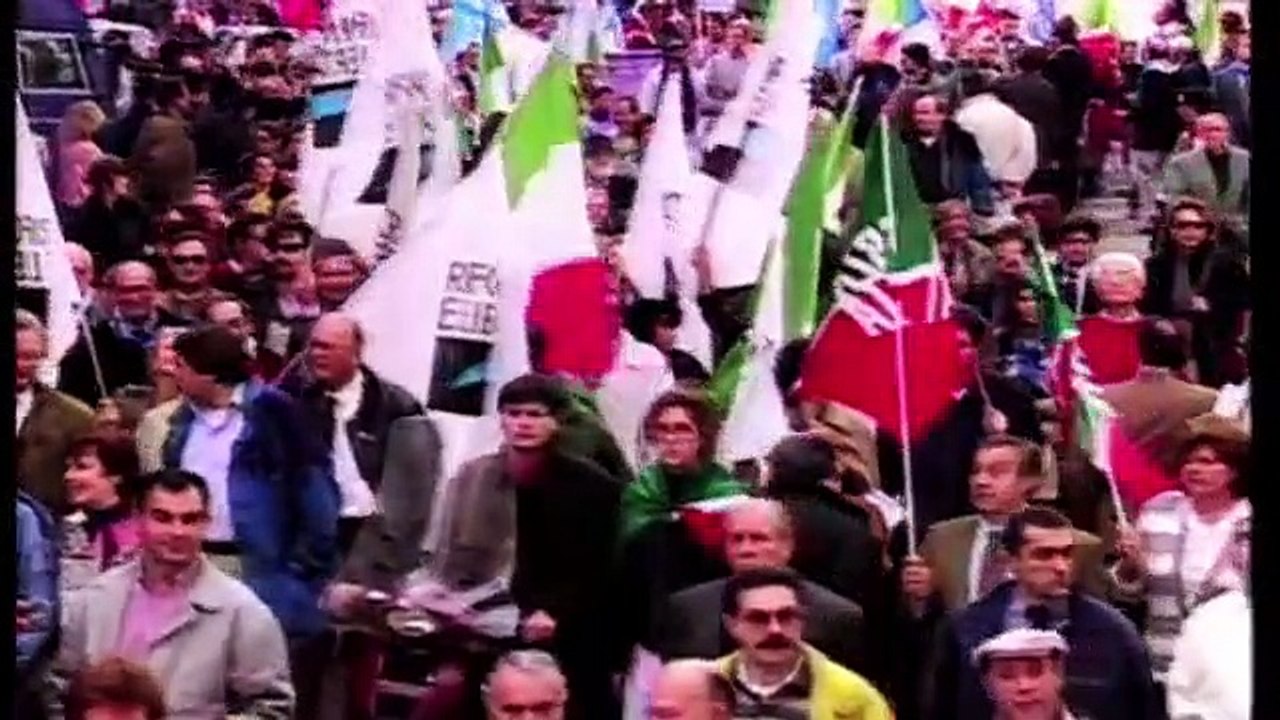 L'inno di "Forza Italia", l'emblema di un partito politico e del suo leader Silvio Berlusconi
