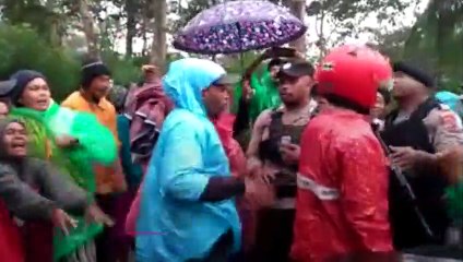 Warga Adang Mobil Polisi dan PLN Terkait Proyek Geothermal