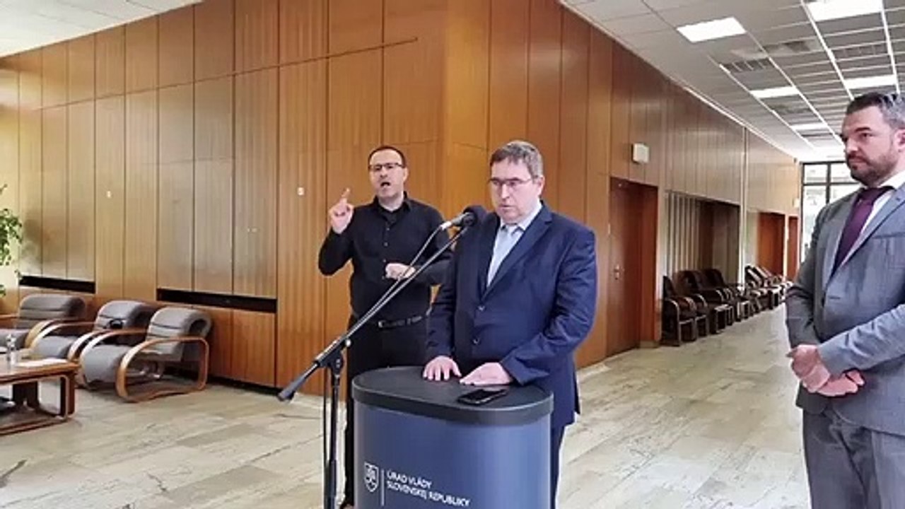 ZÁZNAM: D. Bútora: Na učebnice pridelíme dodatočne desať miliónov eur