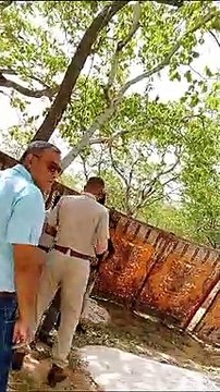 युवक को दफनाने के बाद हत्या का मामला दर्ज, कब्र से शव निकलवाकर करवाया पोस्टमार्ट ; देखें वीडियो