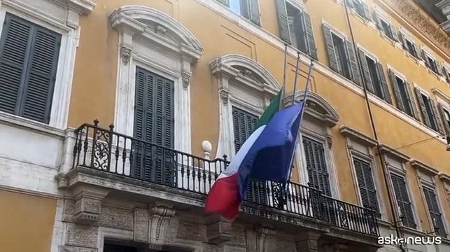 Berlusconi, bandiere a mezz'asta in Senato