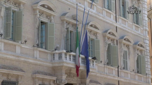 Berlusconi, bandiere a mezz'asta in Senato