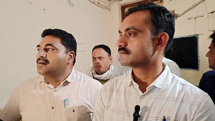 Lokayukta caught Mandi Secretary and Babu while taking bribe