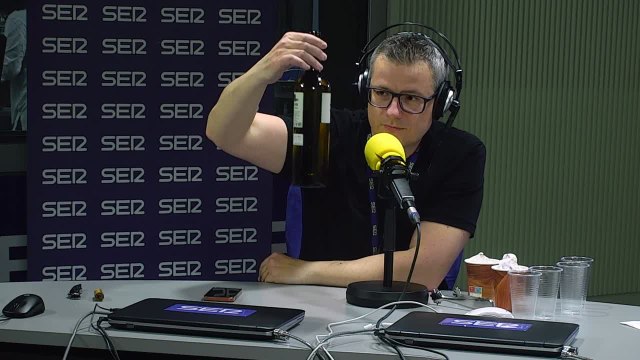 Santi Rivas explica por qué no se le debe echar hielo al vino y cómo hacerlo bien cuando no hay remedio