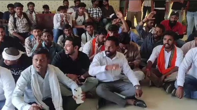 शिक्षा के मंदिर में भगवा पर बैन, चिकन पॉइंट को मंजूरी, हो गया हंगामा