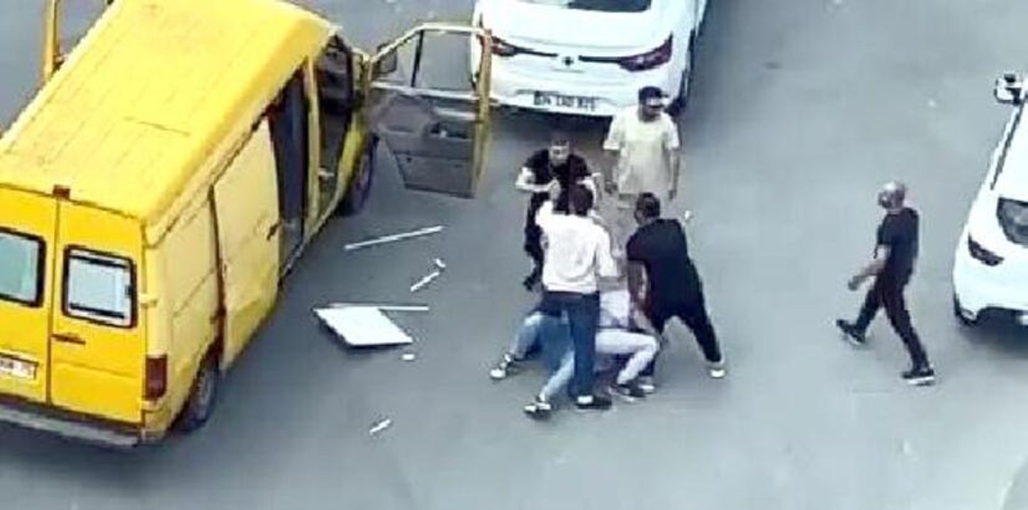 Başakşehir'de trafikte yol verme kavgası kamerada