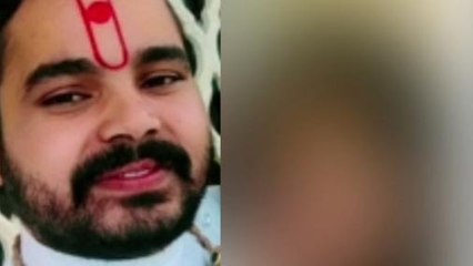 मथुरा: युवती ने भागवताचार्य पर लगाया शारीरिक शोषण करने का आरोप, तस्वीरें हुई वायरल