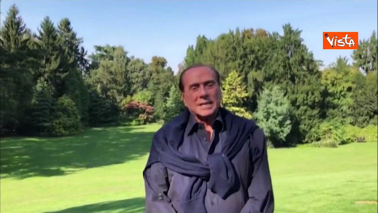 Berlusconi ringrazia per auguri di compleanno nel 2018 e nel video spunta anche il cane