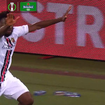 UEFA, Sivasspor'lu Erdoğan'ın Fiorentina'ya attığı golü, yılın golü seçti