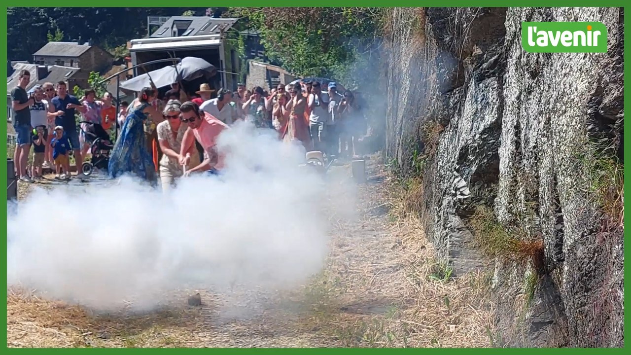 La Roche-en-Ardenne : les coups de canon lors de la procession de la Fête-Dieu