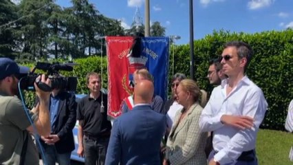 I cittadini di Arcore piangono Berlusconi: "Era un grande uomo"