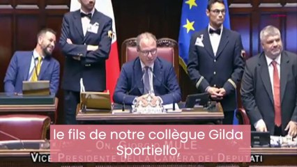Une première au parlement italien : députée allaitant son enfant en session grâce à la loi qu'elle a initiée