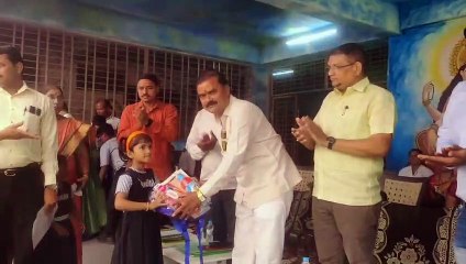 SURAT VIDEO/ शैक्षणिक किट देकर किया विद्यार्थियों का स्वागत