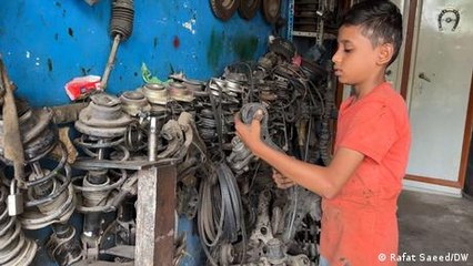 Poverty-stricken Pakistani parents send children to work