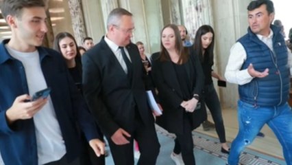 Dimite el primer ministro rumano para iniciar el proceso de rotación en el ejecutivo