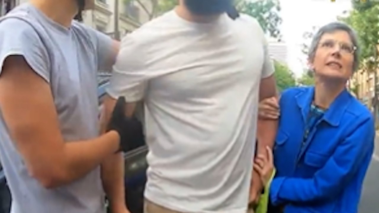 Sandrine Rousseau s’interpose lors d’une bagarre entre un cycliste et un taxi à Paris