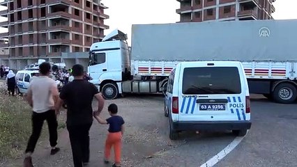 Urfa'da tarım işçilerini taşıyan minibüs ile Tır çarpıştı: 21 yaralı