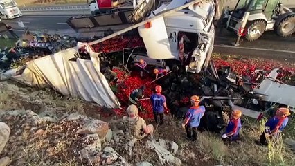 La remorque a percuté le camion sur l'autoroute： 1 mort, 2 blessés