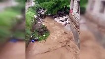 De fortes pluies ont provoqué des inondations à Kayseri L'autoroute a été fermée, les zones cultivées ont été endommagées