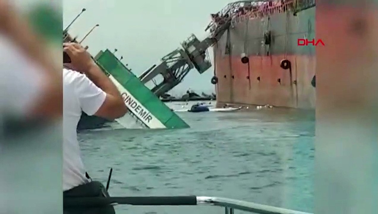 La piscine s'est effondrée au chantier naval de Tuzla, l'énorme grue est tombée sur le navire ! Ces moments sont filmés