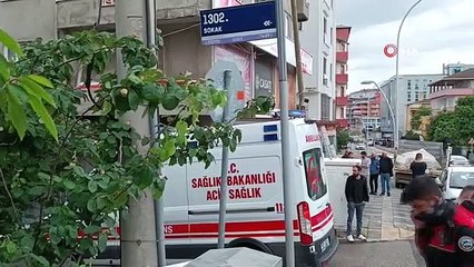 Il a d'abord discuté avec son ami qu'il a vu sur la route, puis l'a blessé avec une arme à feu.