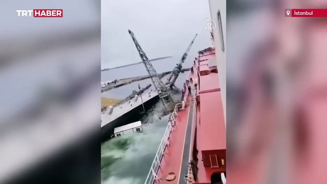 Tersanede havuz çöktü, geminin üzerine vinç devrildi