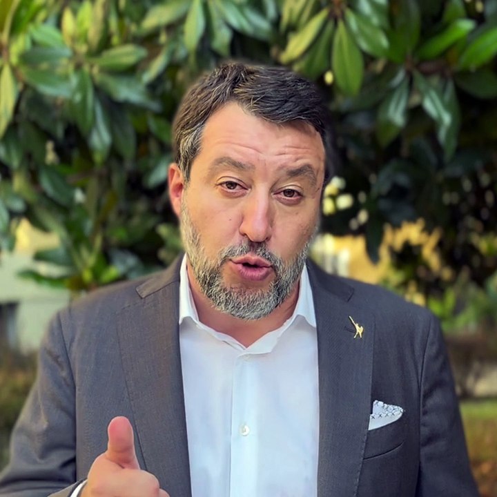 Il saluto di Matteo Salvini: "Ci ha insegnato che la parola impossibile non esiste"