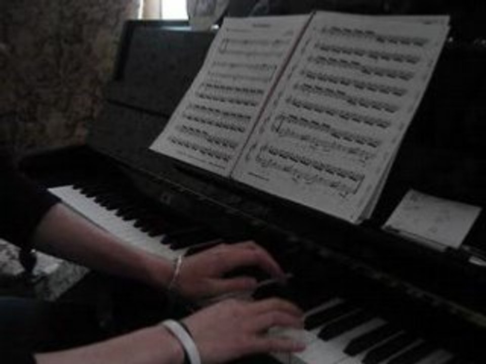 Aerodynamic piano