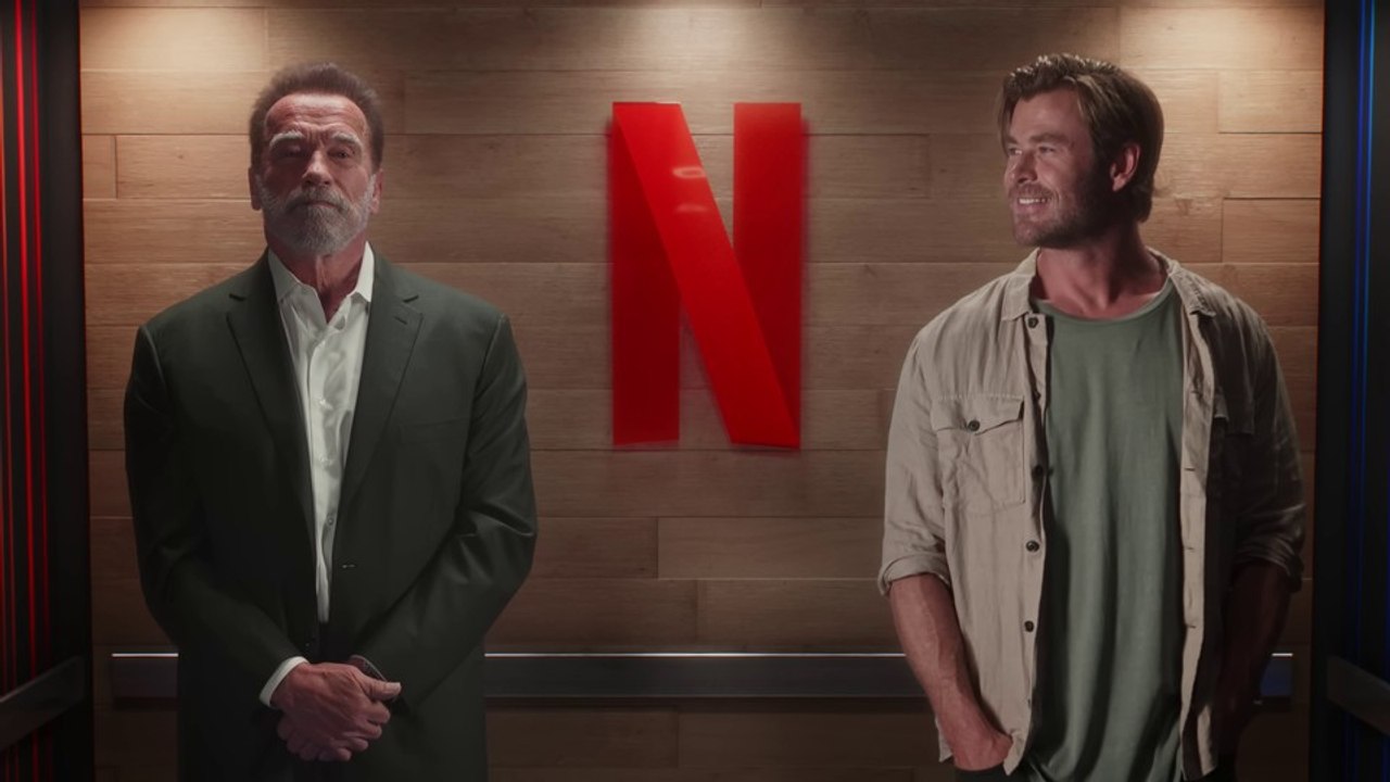 Netflix: Die Aufzugfahrt von Arnold Schwarzenegger mit Chris Hemsworth ist nur etwas unangenehm