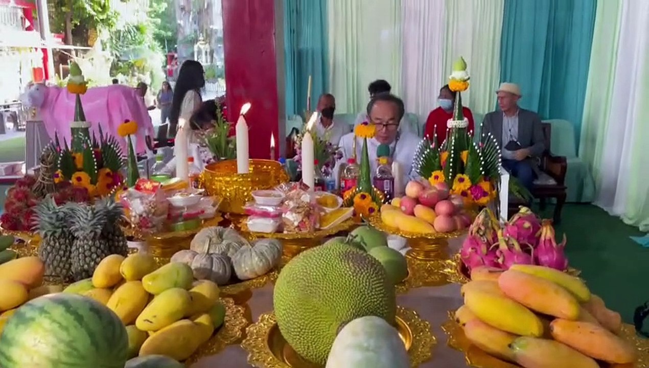 ครบรอบ 31 ปี 'พุ่มพวง ดวงจันทร์' ครอบครัว-แฟนเพลงร่วมทำบุญ พร้อมเผย 'เลขเด็ด'