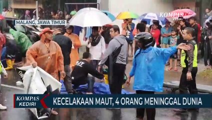 Скачать видео: Kecelakaan Maut Pick Up Tabrak Pengendara Motor, 4 Orang Meninggal Dunia